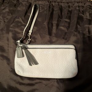 Coach Double Zip Wristlet In Pebble Leather Gray